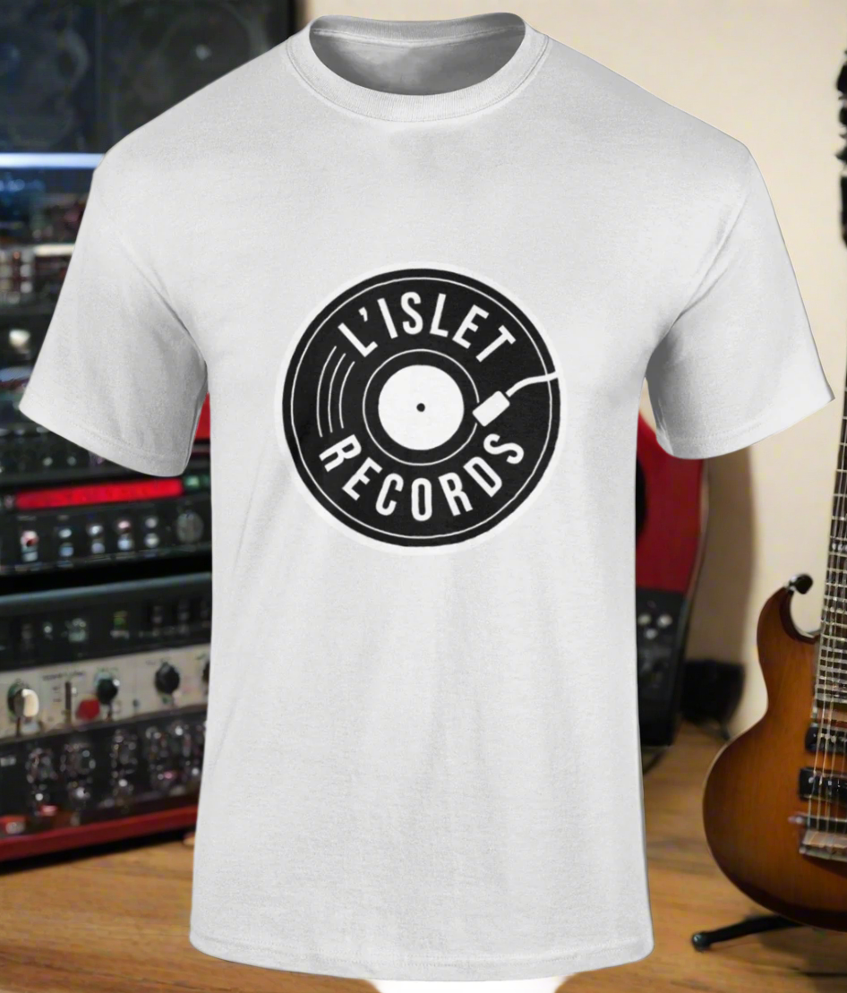 Experience comfort and style with this L'islet Records t-shirt made from soft and breathable 100% cotton.